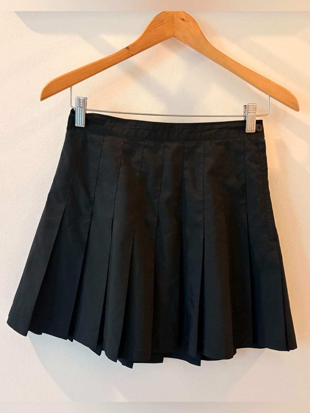 1990’s Vintage Reebok Black Pleated Skater Skirt